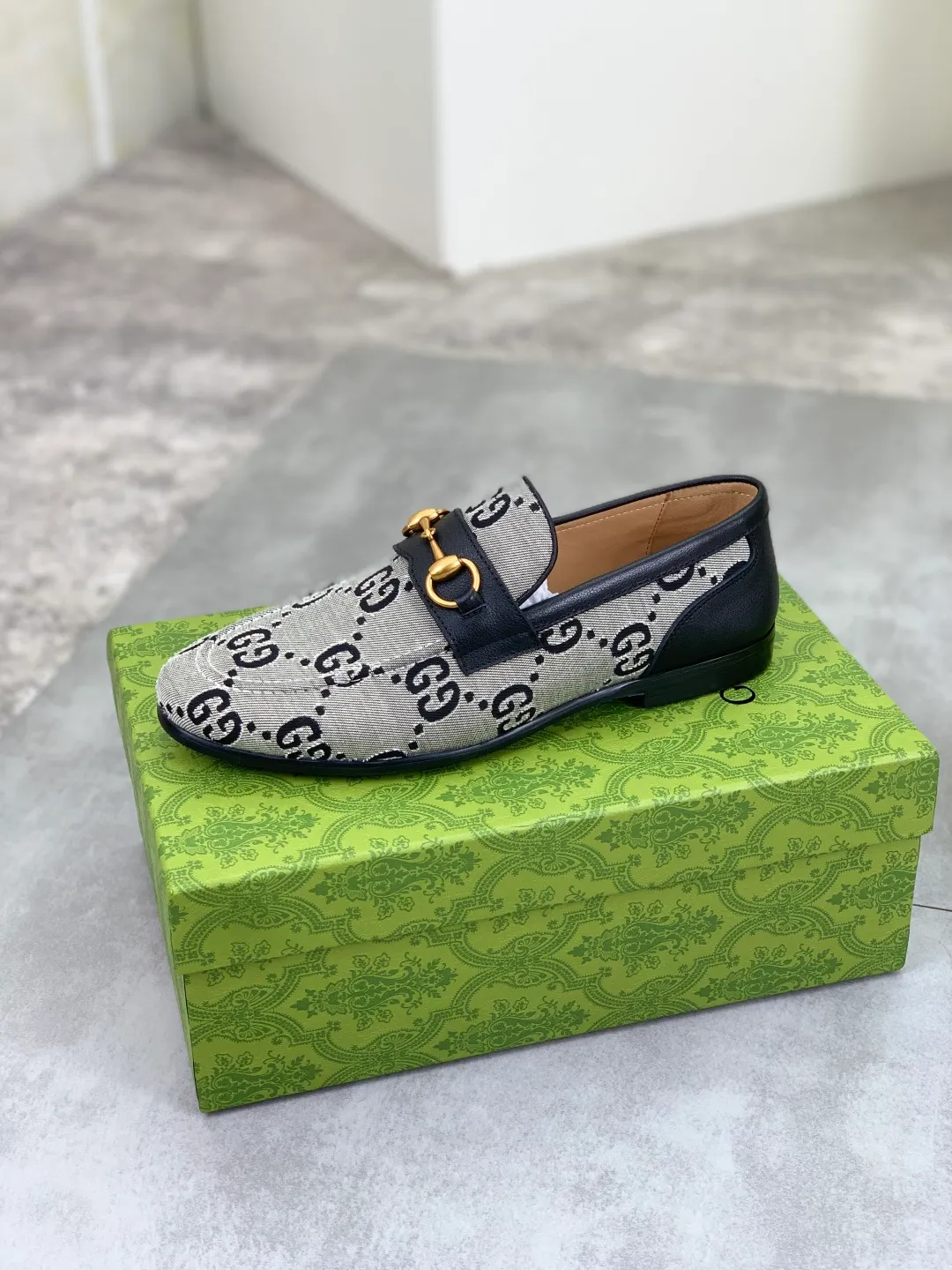 Men's Men's Shoes💰P580💰【New Style】Water-dyed Niuli Gucci's most popular selection of lazy slip-on leather shoes (Gucci) official website latest Gucci lazy leather shoes, hot style 💥 simple and elegant style, exclusive for trendy men. Unique official website latest brand original double G embossing Elements 👑 Original Gucci decoration, fashionable and elegant, fabric original calfskin ✅ fully imported first-layer cowhide lining, official website designated wear-resistant, rubber business outsole, classic model taken at the counter in real life 🎬38-44 black brown optional